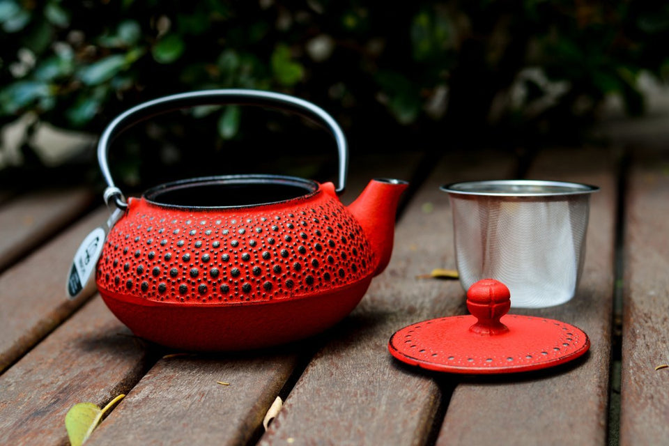 Bule de ferro artesanal estilo japonês Kabuki Vermelho 0,6L - Tea Shop - Tea Shop Brasil