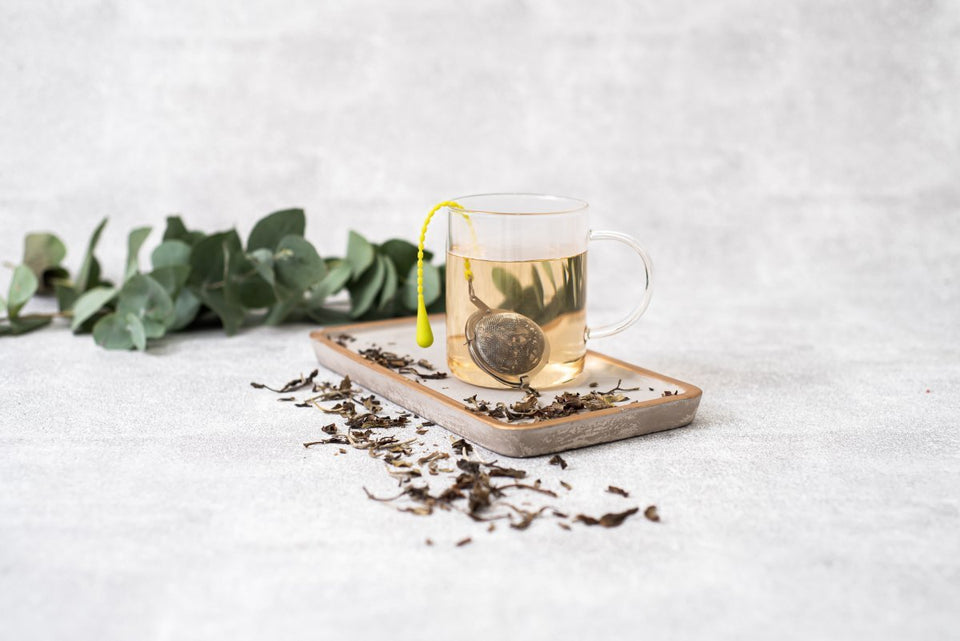Filtro Bola inox Infusor com corrente de silicone verde - Tea Shop - Tea Shop Brasil